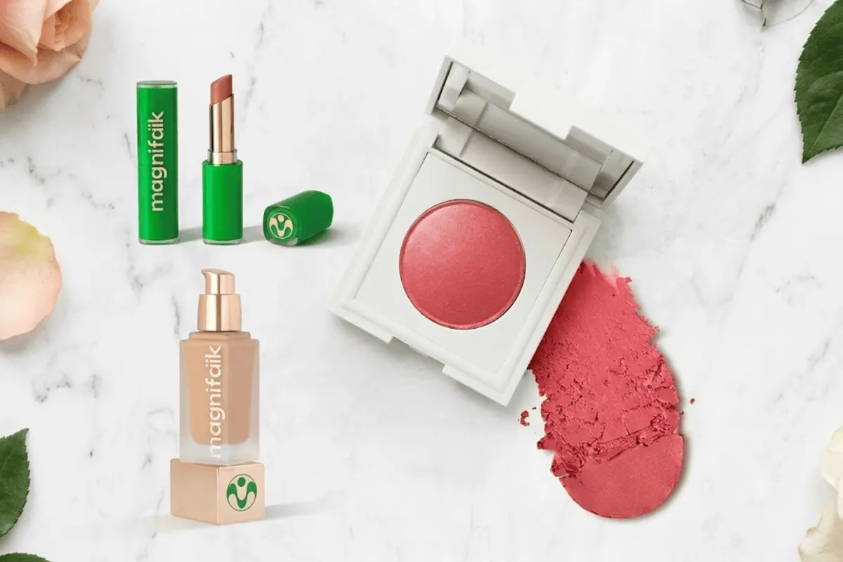 Magnifaik Cristina Cordula maquillage teint glowy fond de teint SPF30 test avis Nocibé