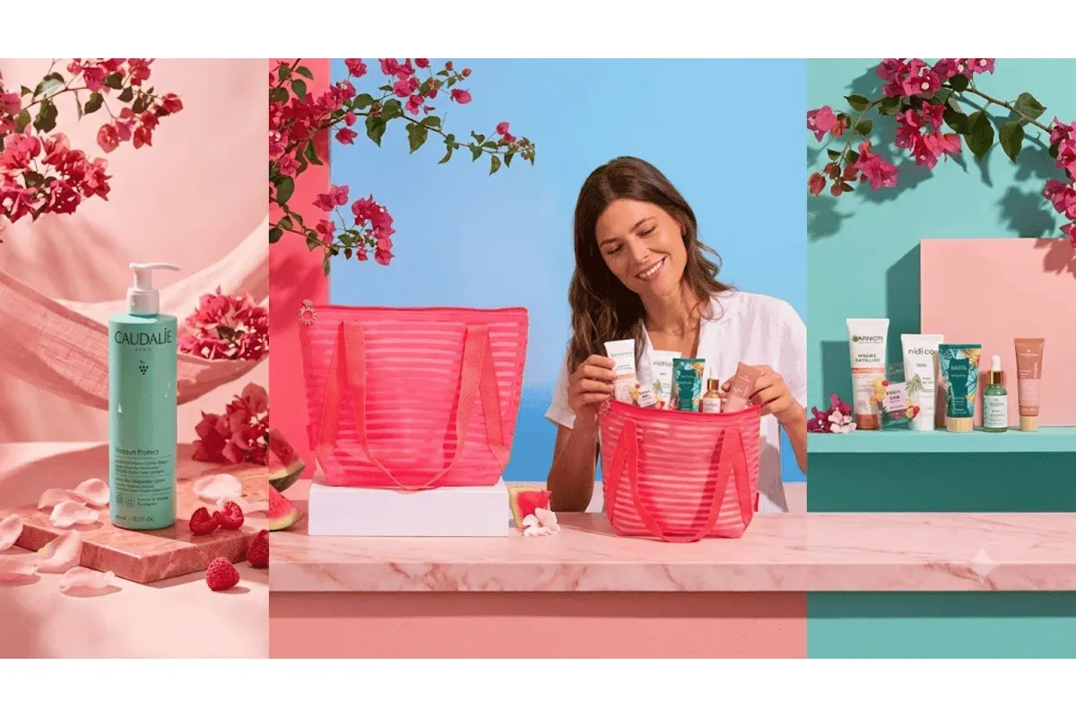 Méga Sac Estival Biotyfull juillet 2026 version XXL lait Caudalie 400 ml Baija Nidéco Dermaclay Boudoir d'Hortense 7Lumière dans sac de plage rose