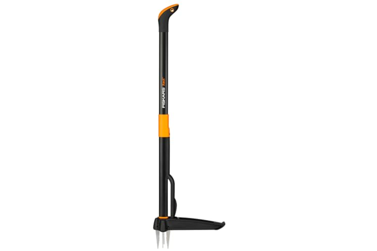 Bon plan Amazon Fiskars desherbeur Xact 1m bras acier inoxydable poignee plastique noir orange mai 2026