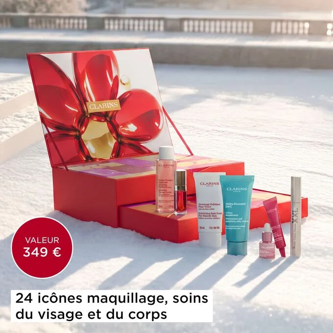 Le coffret rouge du calendrier de l’Avent Clarins 2026 ouvert avec quelques soins et maquillages