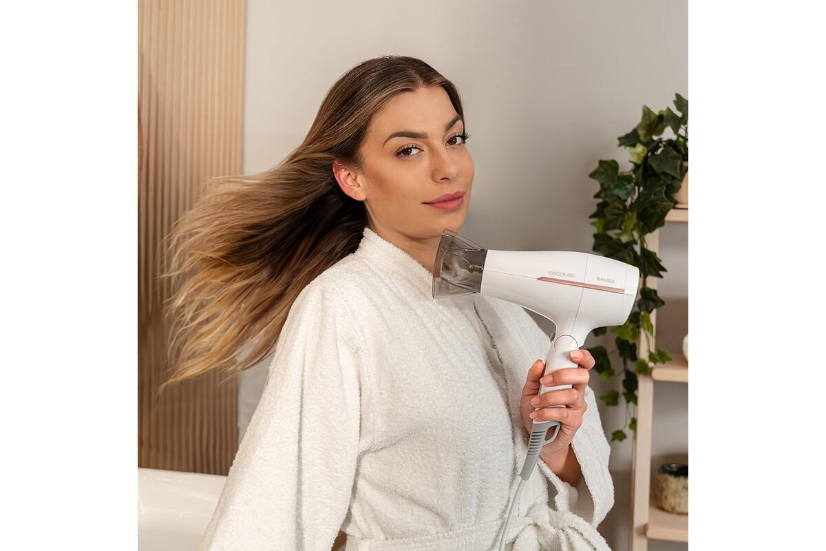 Utilisation du sèche-cheveux Cecotec pliable