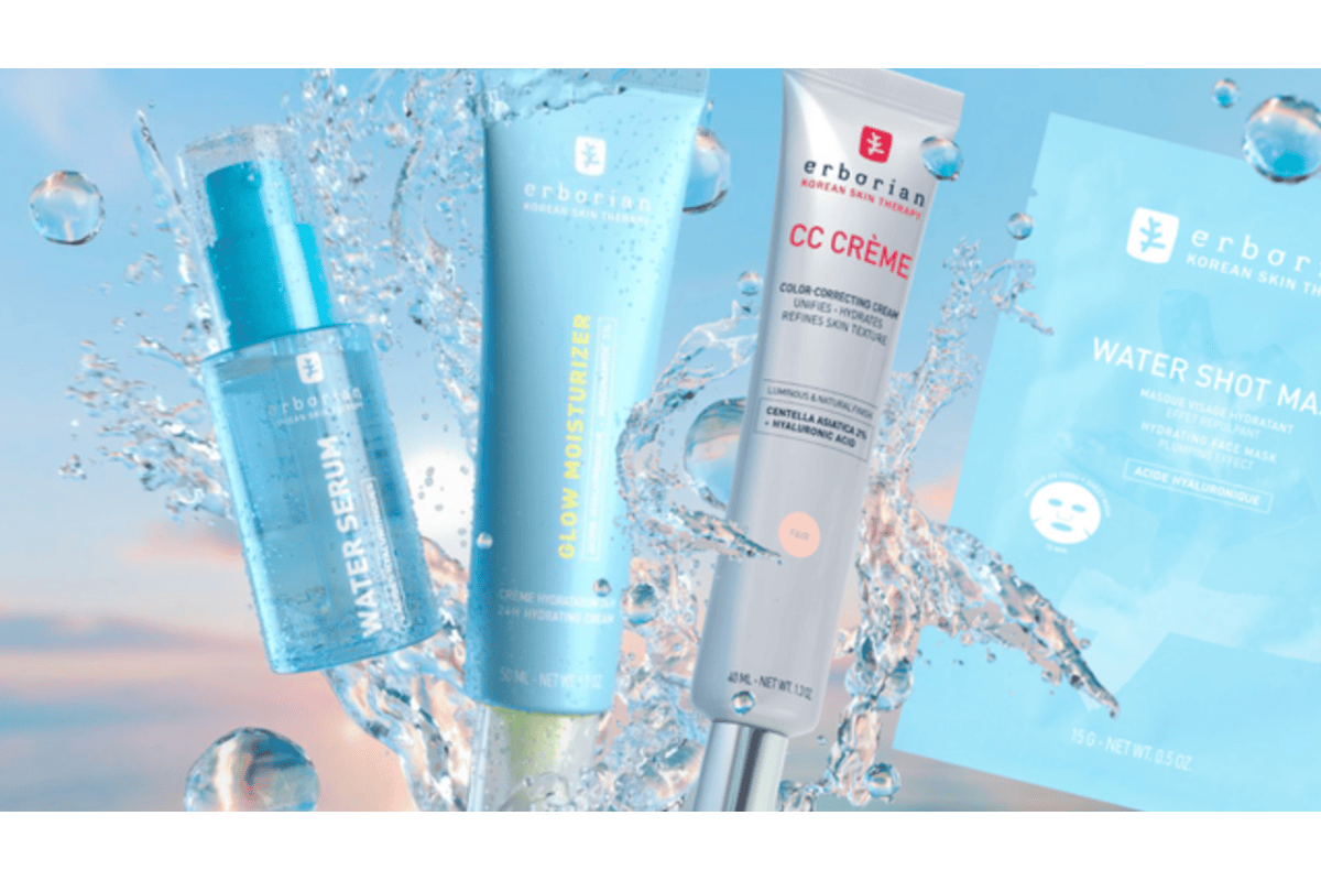 Erborian Summer Glow routine à gagner Water Serum flacon bleu Glow Moisturizer crème hydratante CC Crème teintée 40ml Water Shot Mask masque hydratant fond ciel pastel éclaboussures d'eau