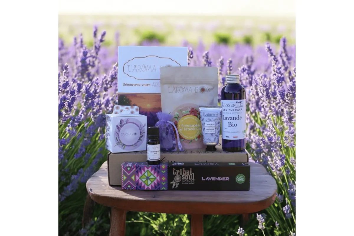L'Arôma Box hydrolat lavande bio huile essentielle encens Tribal Soul bougie savon naturel rituel cocon aromathérapie box mensuelle thérapeute sans engagement