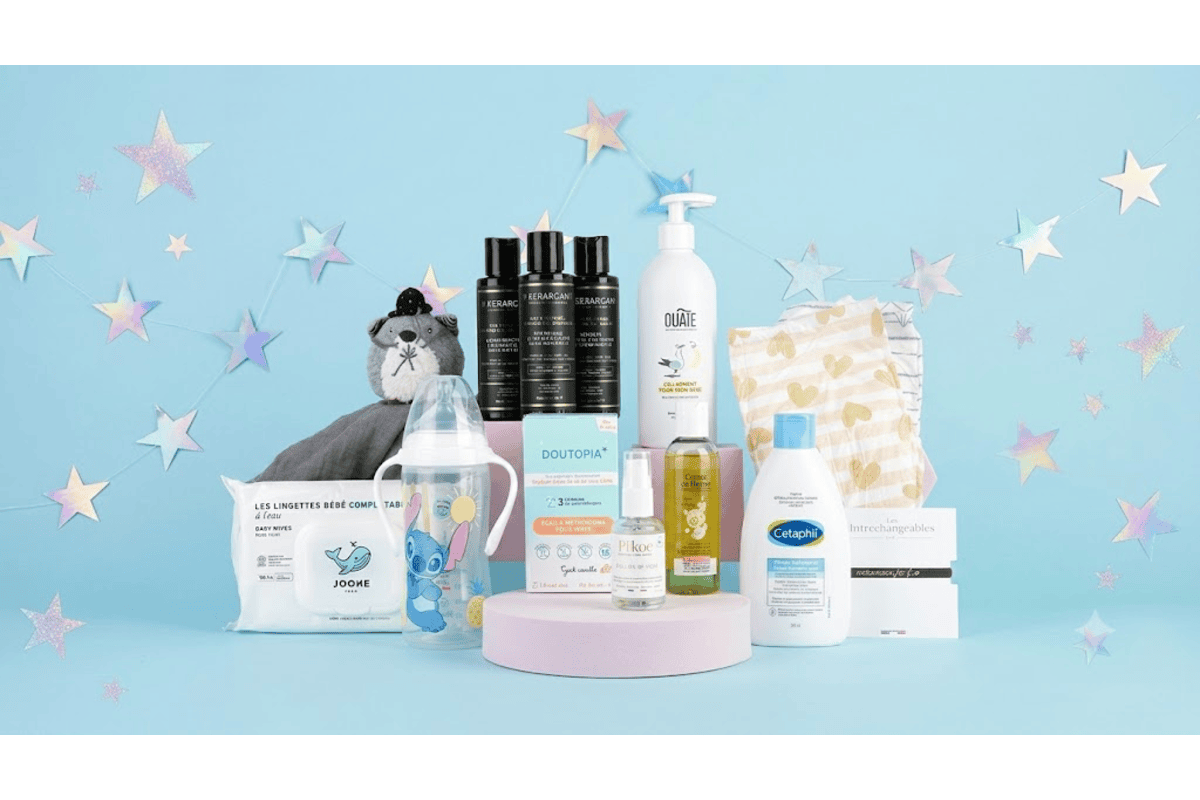 Box Maman et Moi magicmaman My Beauty Factory tous les produits bébé et maman Kerargan Ouate Joone Cetaphil Doutopia sur fond bleu étoiles