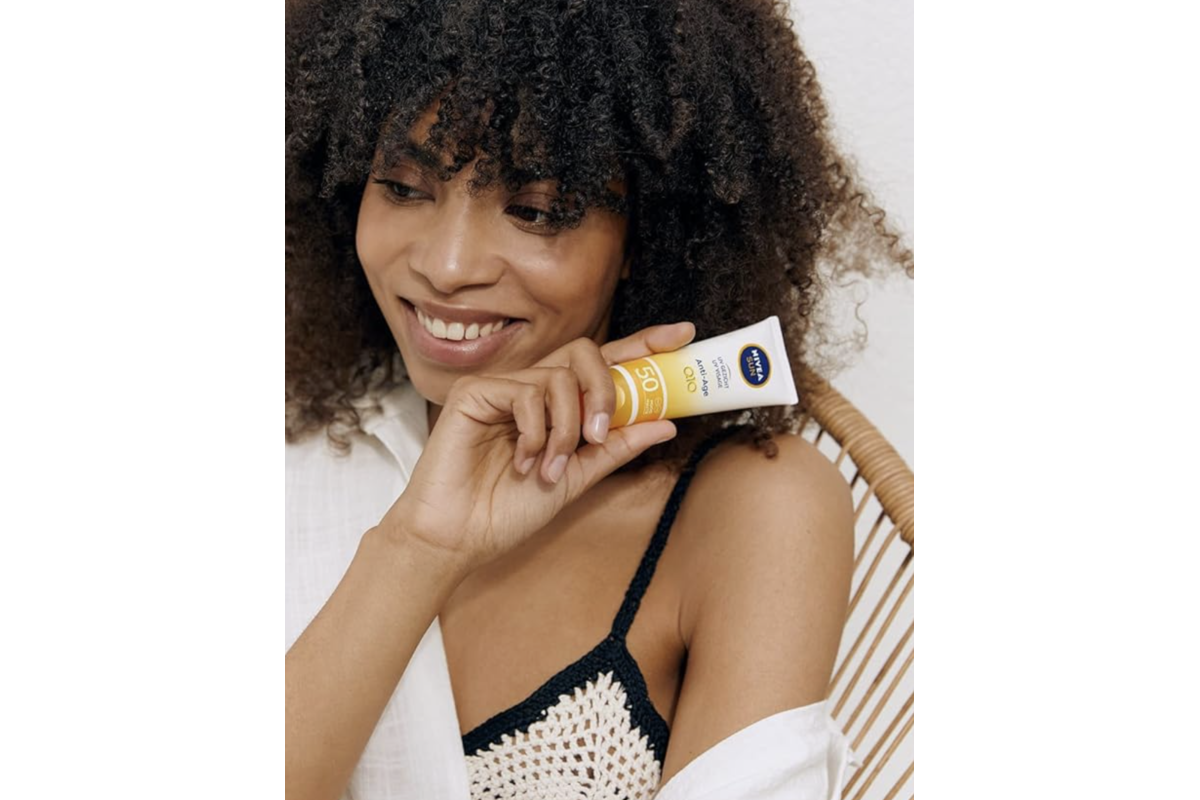 NIVEA SUN Anti-Age Q10 SPF50 application visage