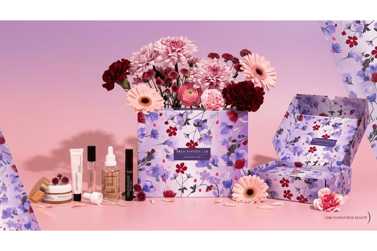 Box Prescription Lab Just Love fleurs violet rose gommage corps fruit de la passion mascara bordeaux parfum Coeur de Pétales huile massage hydratation éclat