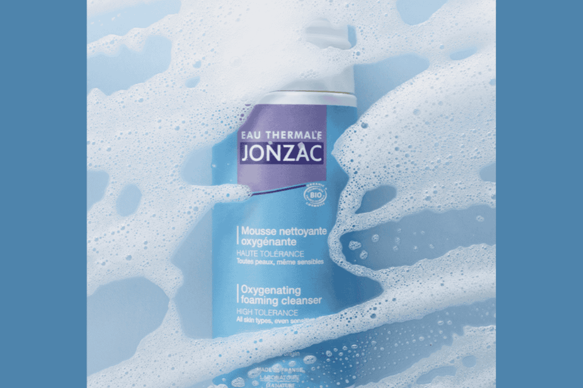 Test gratuit Mousse Nettoyante Oxygénante Eau Thermale Jonzac : démaquillant et nettoyant visage à l'eau thermale de Jonzac, certifié bio 99% d'origine naturelle, formule aérienne ultra-douce pour peaux sensibles, élimine impuretés et polluants, convient aux porteurs de lentilles, testée dermatologiquement, candidature gratuite jusqu'au lundi 22 juin 2026
