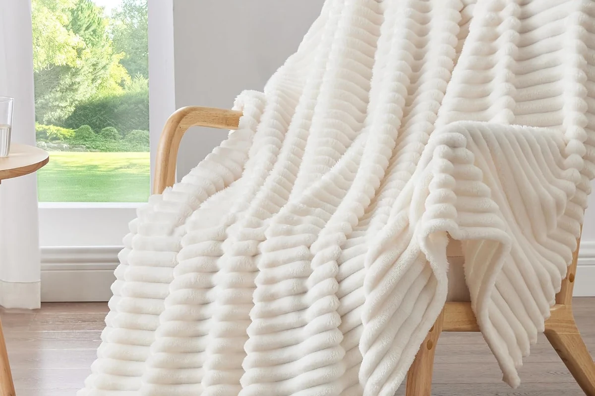 Plaid polaire doux BEDELITE proposé gratuitement à 12 testeurs